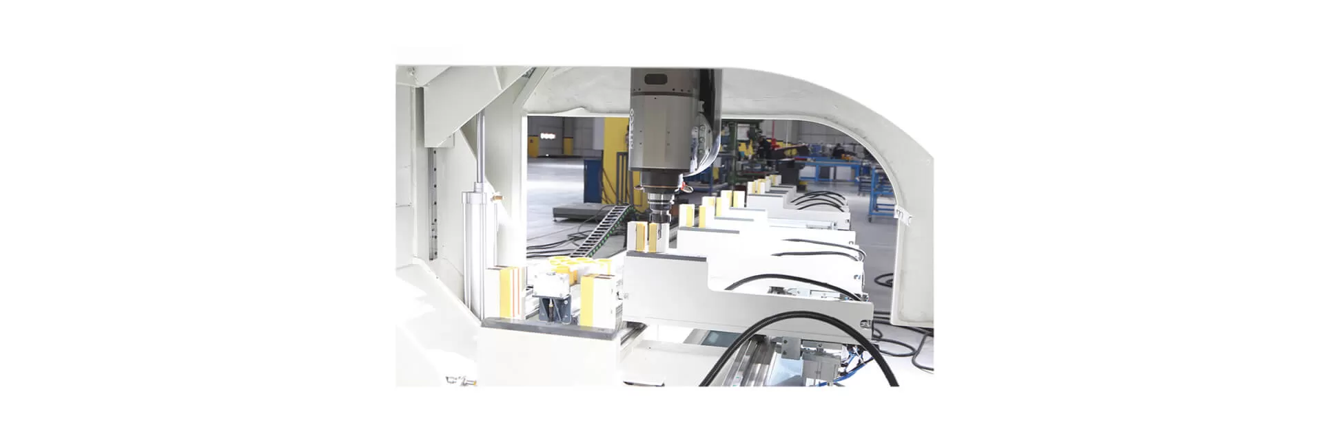 INO XP 9000 5-Achsen-CNC-Profilbearbeitungszentrum
