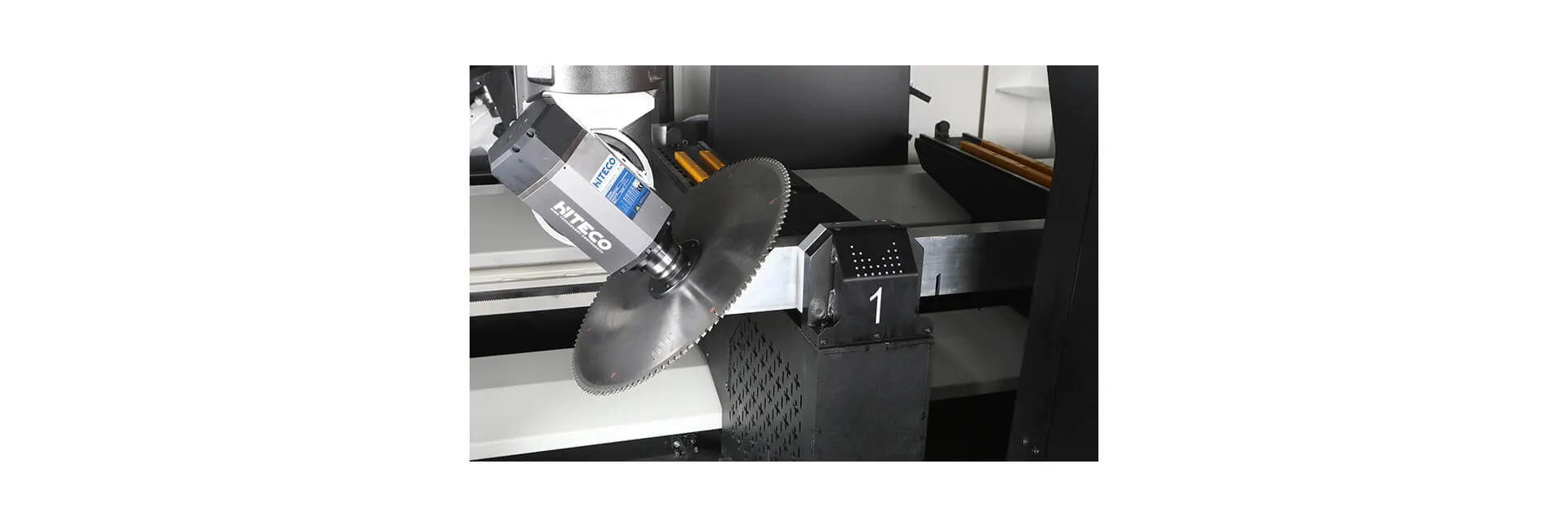 INO Apollo 5-Achsen-CNC-Profilschneide- und Bearbeitungszentrum