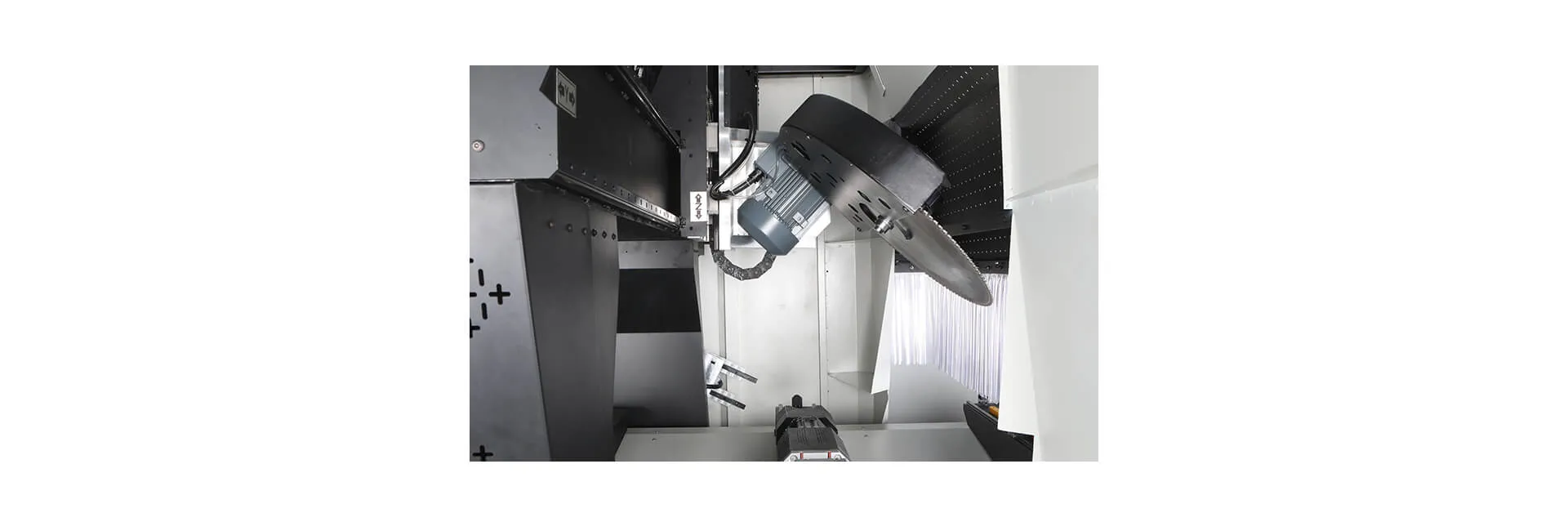 INO Apollo 5-Achsen-CNC-Profilschneide- und Bearbeitungszentrum