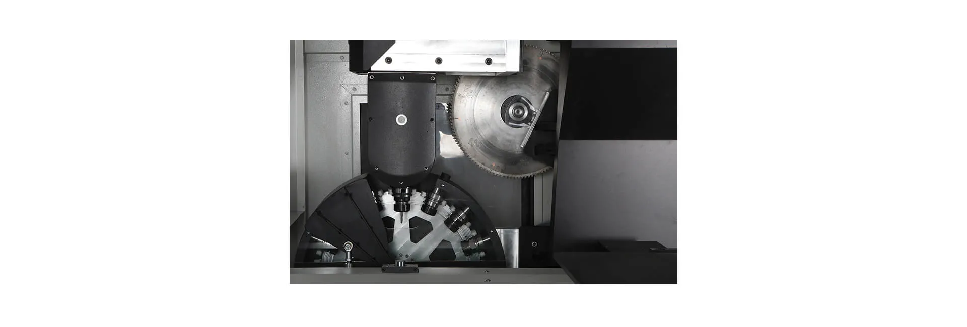 INO Apollo 5-Achsen-CNC-Profilschneide- und Bearbeitungszentrum