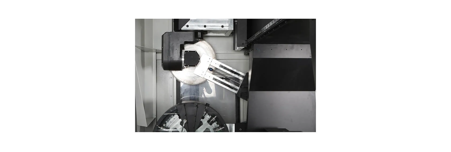 INO Apollo 5-Achsen-CNC-Profilschneide- und Bearbeitungszentrum