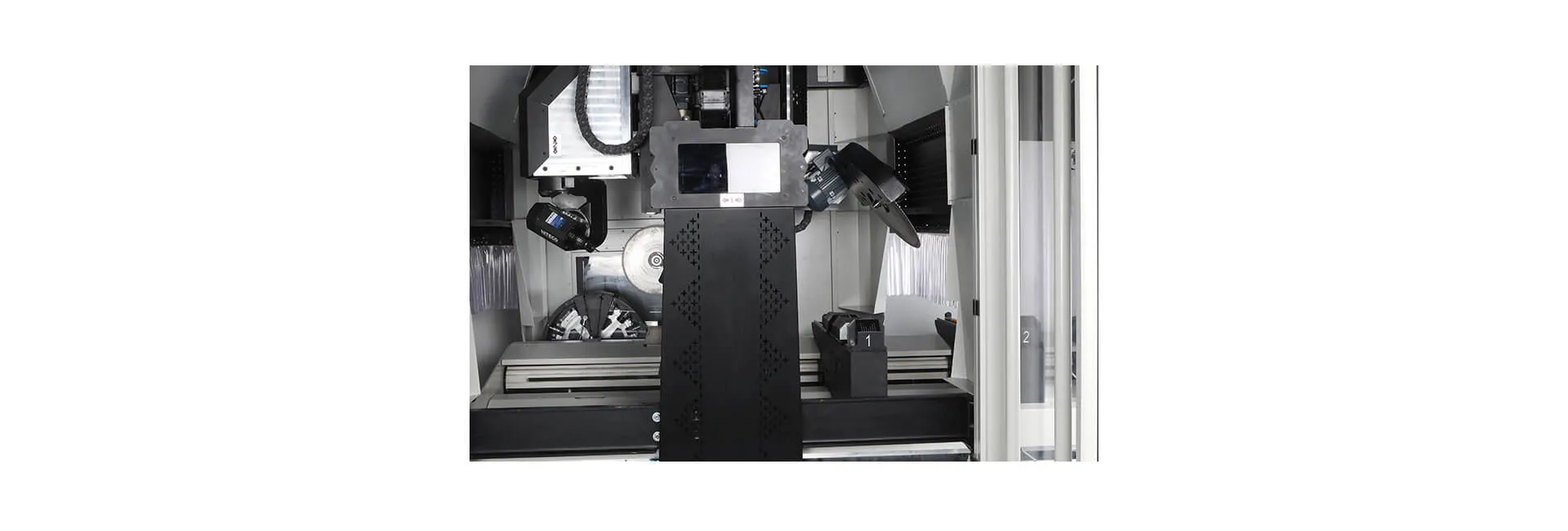 INO Apollo 5-Achsen-CNC-Profilschneide- und Bearbeitungszentrum